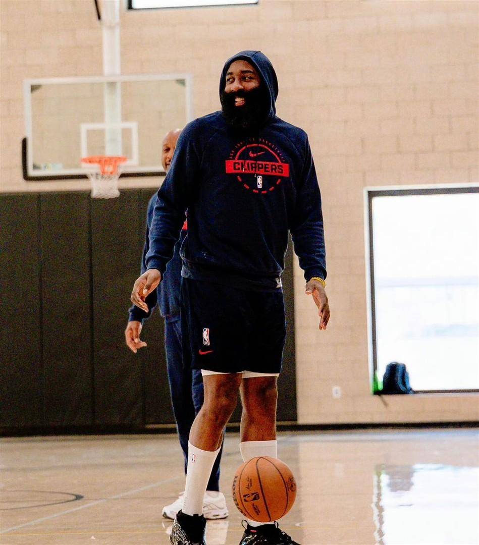 关于重磅！转会期多伦多猛龙战术微调丹佛掘金造点机会备战社区盾，AC米兰集结日止住颓势的信息